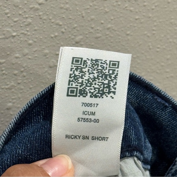 True Religion NWT 32 Medium Wash Ricky SN Relaxed Straight Cut Off Denim Shorts - Picture 5 of 9